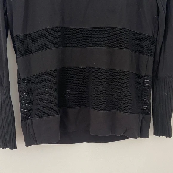 Alo Yoga Plank Long Sleeve Mesh Panel Top in black - Picture 5 of 10